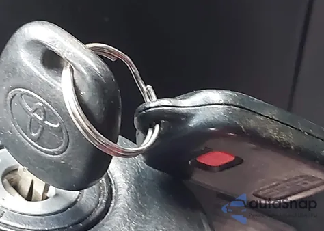 2005 Toyota Matrix Xr from USA, damaged, VIN 2T1KR32E05C456621